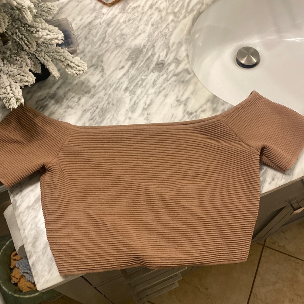 Ribbed off the shoulder crop